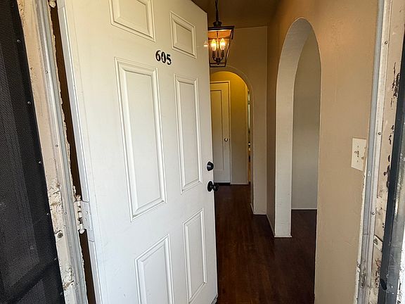 5th image of 605 N Broadway St