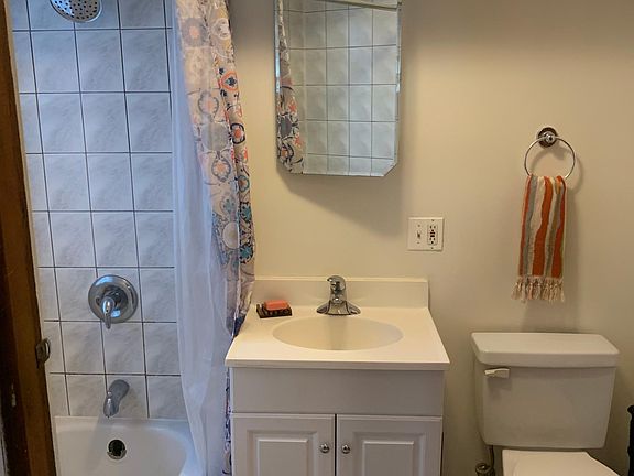 5th image of 4753 N Paulina St APT Bsmt
