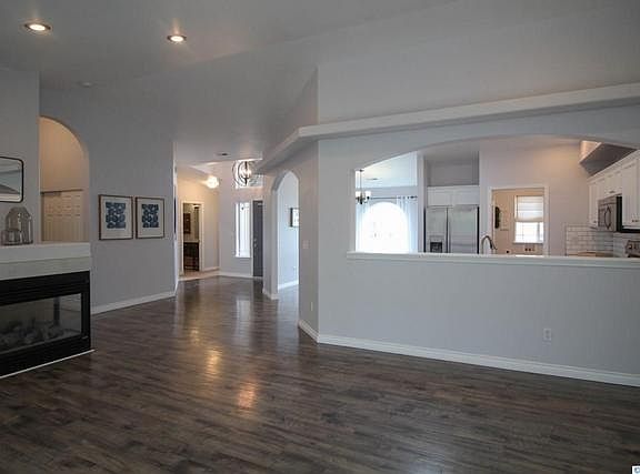 3rd image of 5600 Warbler Ln