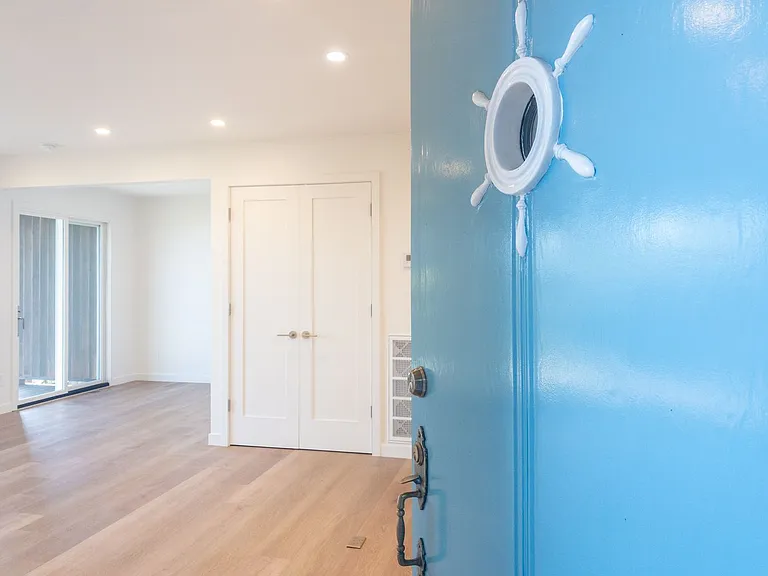 Stunning, Fully Remodeled Jr. 1bd/1ba! Remodeled! Private Deck! Parking! Laundry! Progressive! — Photo 19