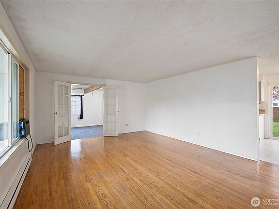 5th image of 359 Douglas Street