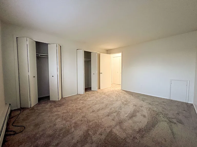 Kingston Place Apartments — Photo 33