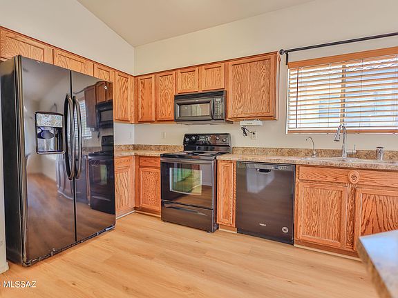 2nd image of 343 E Camino Del Pinsapo