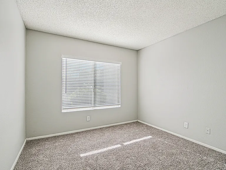 Alcove at the Islands — Photo 33