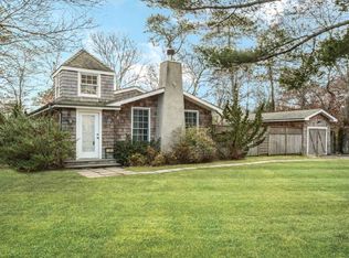 17 Sherwood Rd, Hampton Bays, NY 11946