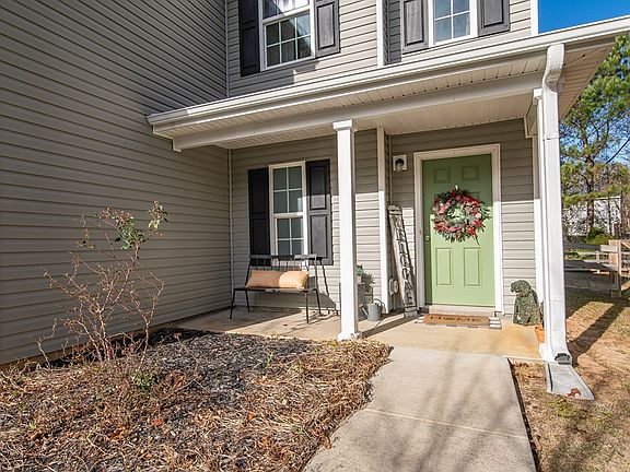 5th image of 390 Carolann Ct