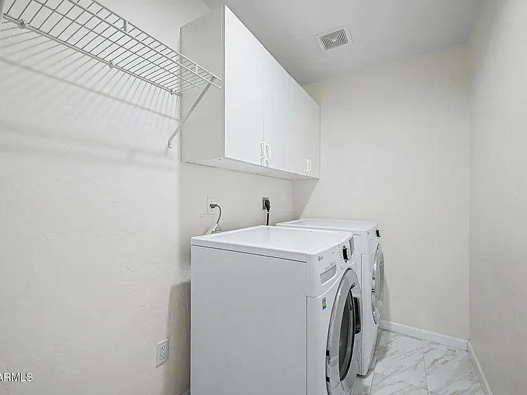 1015 E Irma Ln — Photo 34