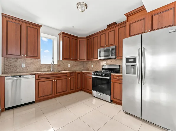 842 Ocean Parkway image 1 of 14