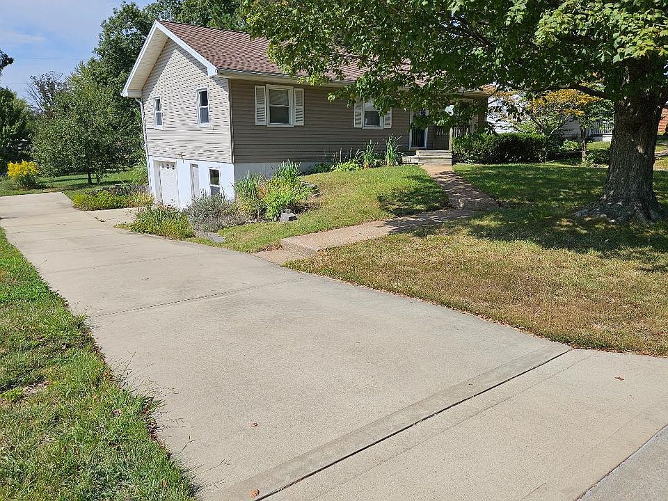 View of the driveway and front of the home from the street
