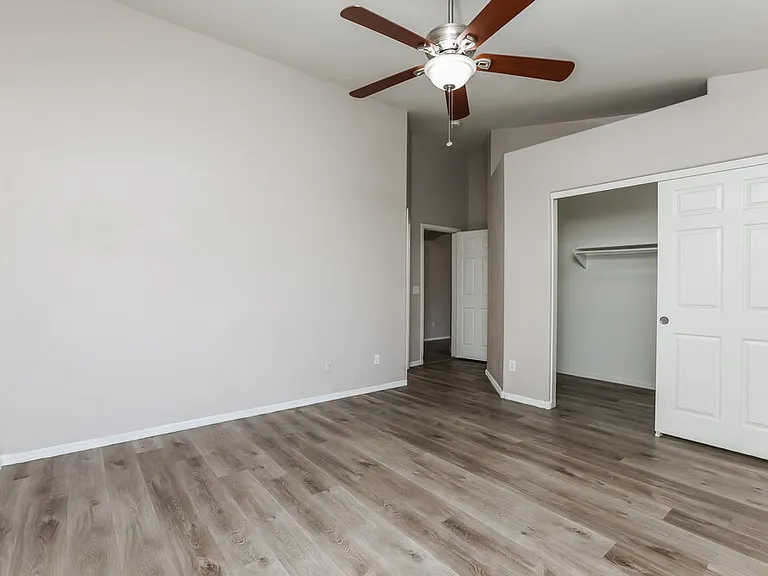 5307 N 79th Dr — Photo 10