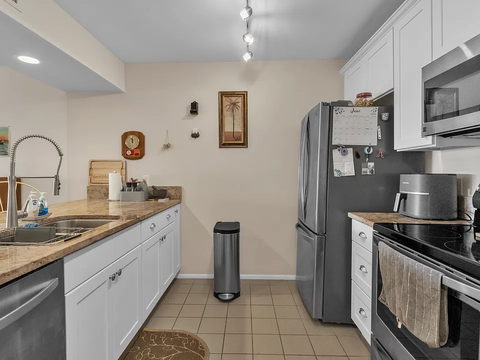 31 Plantation Dr #202