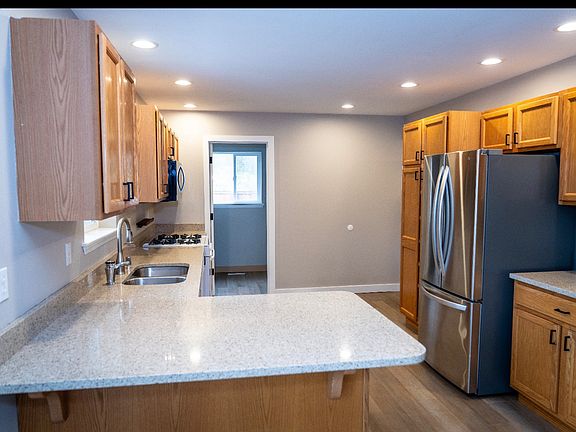 4th image of 1118 Karen Ave