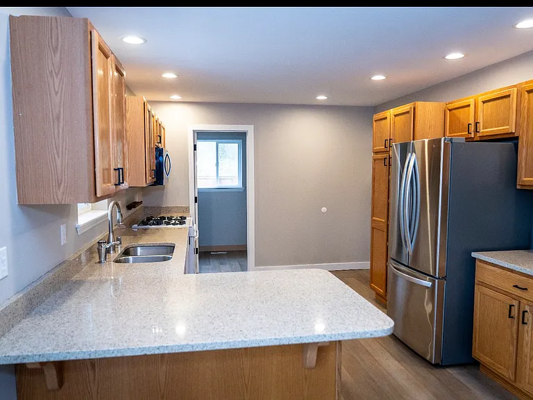 1118 Karen Ave — Photo 4