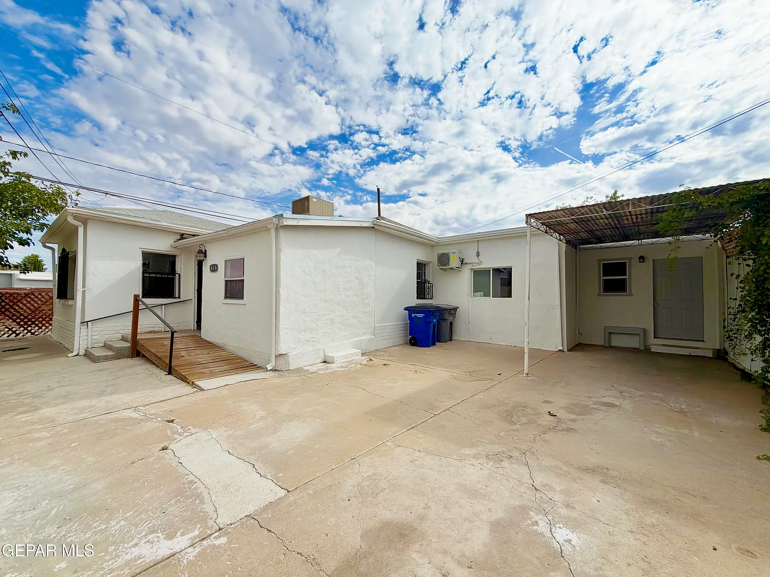 3 bed, 1219 sqft, $1,700 — Photo 2