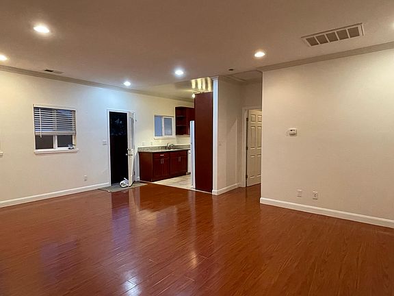 3rd image of 825 Fulton St