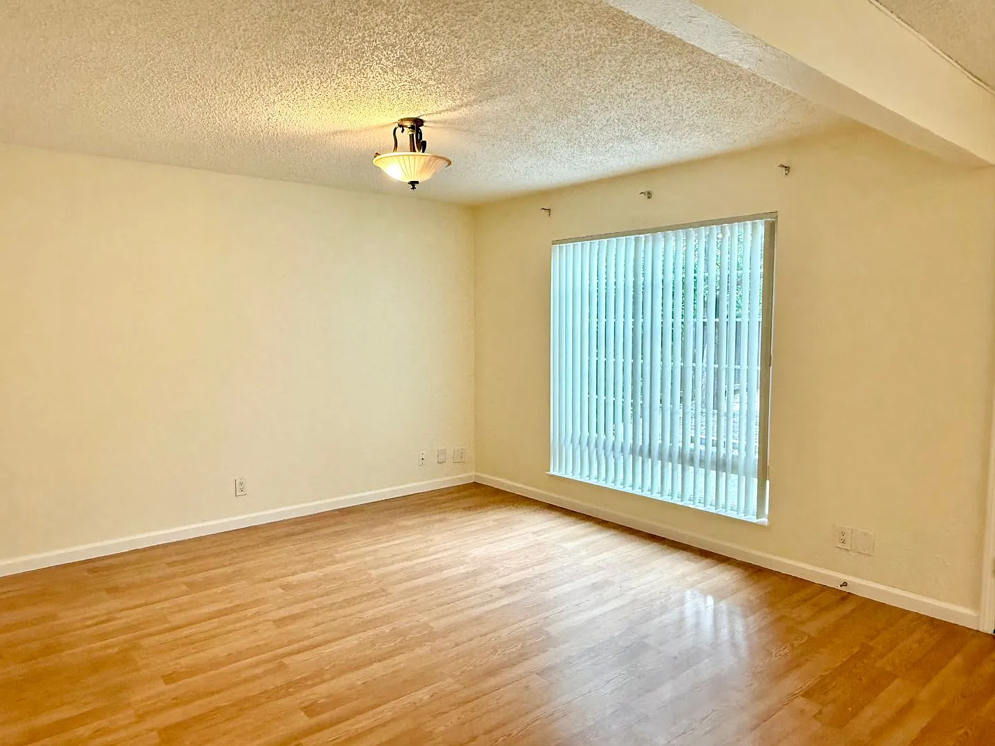$3,490 / Stunning 4BR/3BA Family Home in Union City — Photo 3
