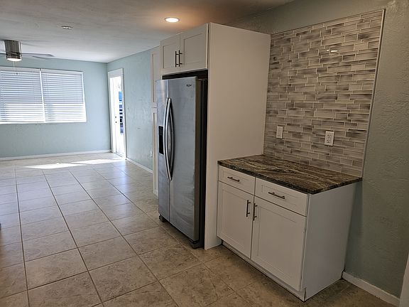 5th image of 15 Palm Dr