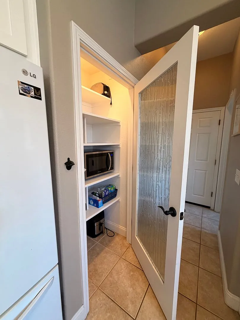1410 Raseberry — Photo 4