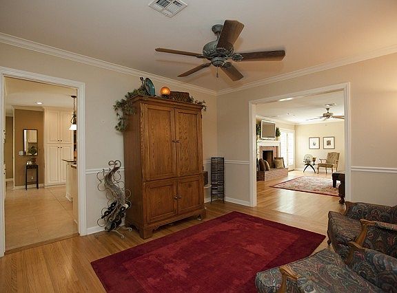 5th image of 2525 S Evanston Ave