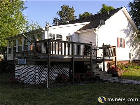 deck, hottub, sun room, view from the back