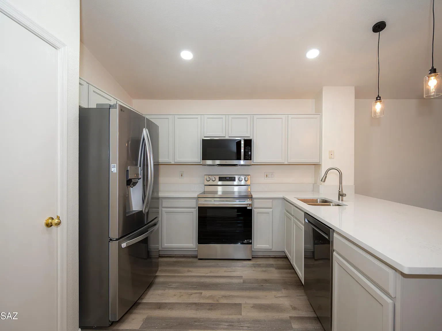 4 bed, 2.0 bath, 1621 sqft, $2,295 — Photo 4