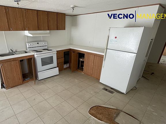 5th image of 4040 SW Military Dr Trailer 22