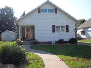 1013 N 12th St, Herrin, IL 62948