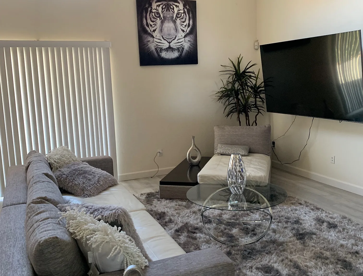 4 bed, 2088 sqft, $7,600 — Photo 1