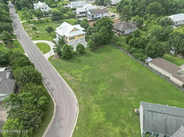 Breeden Pl, Bay Saint Louis, MS 39520