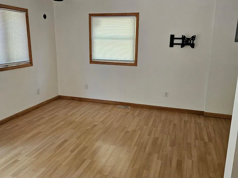 1635 Giddings Rd — Photo 24