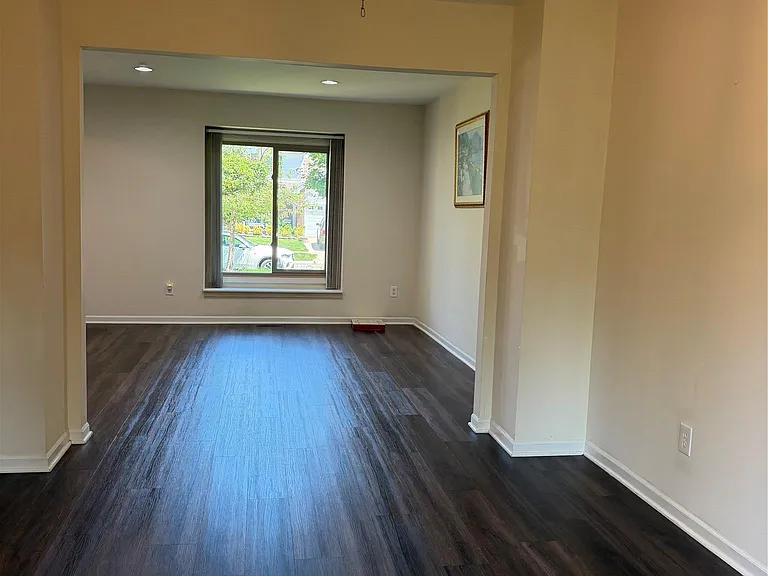 7043 Foxridge Dr — Photo 7