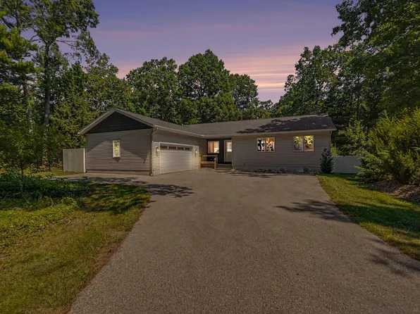 8270 Sheridan St, Montague, MI 49437