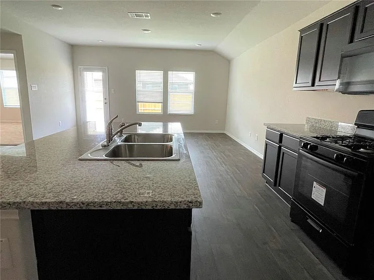 128 Hazel Grv — Photo 8