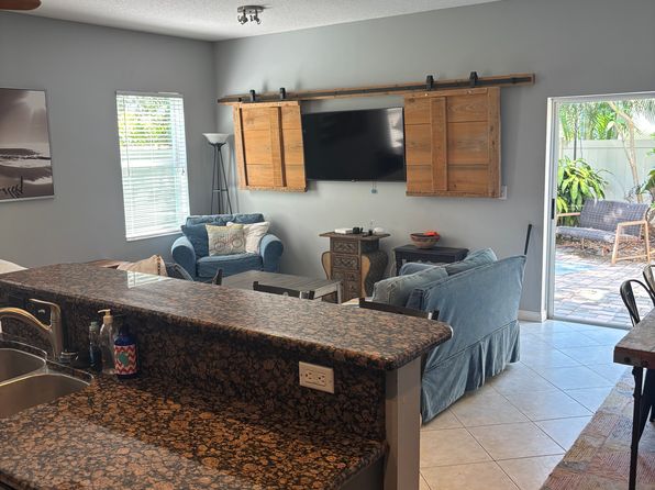 650 Norfolk St #2, Dunedin, FL 34698