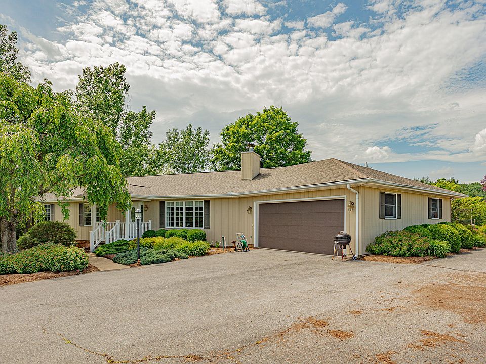 1st image of 122 Mooreland Blvd