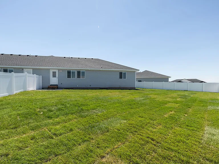 3711 Razor Cir — Photo 36