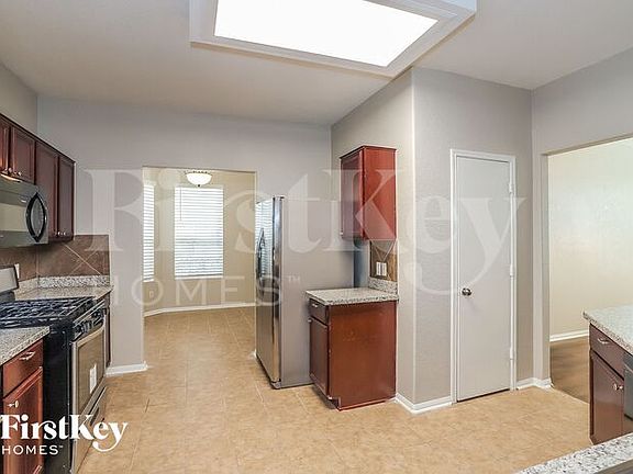 4th image of 18011 Hillock Glen Ln