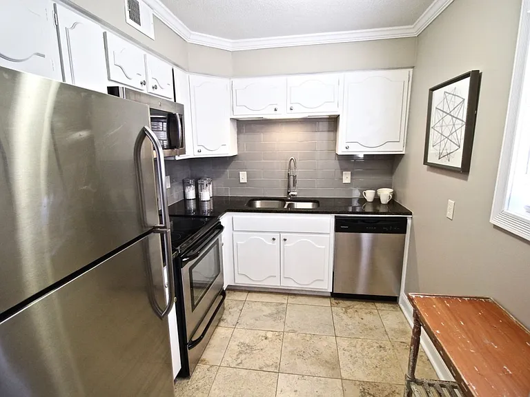 Plaza 44 Apartments — Photo 21