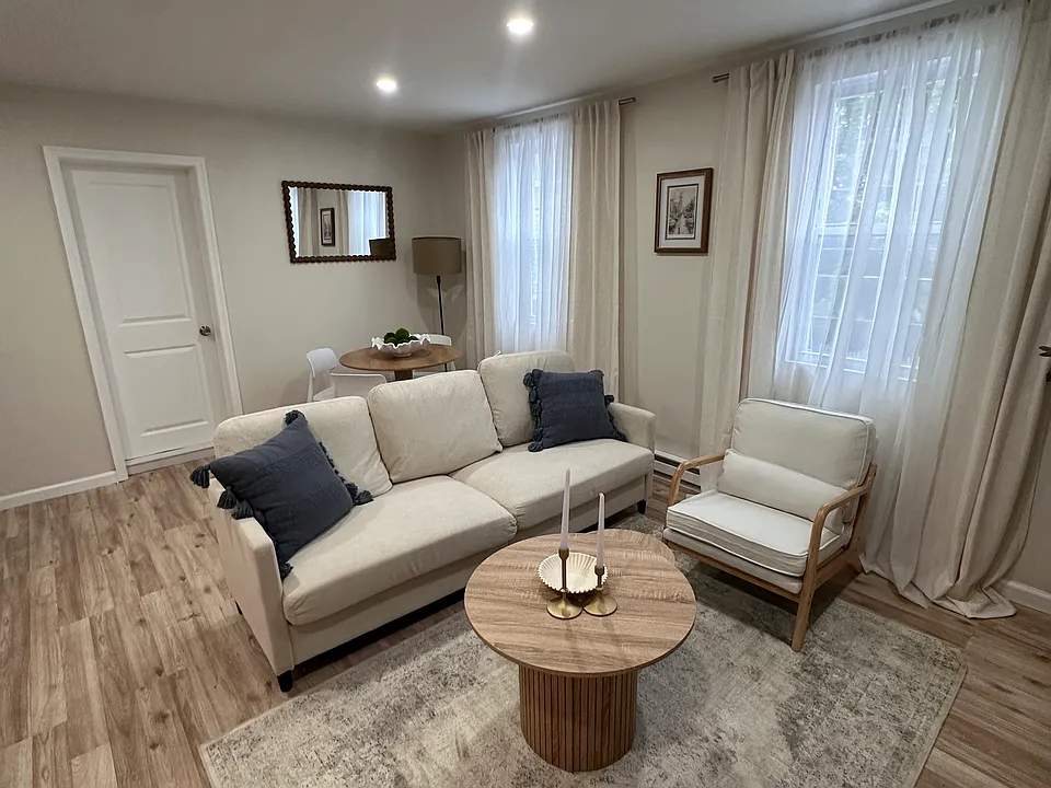 129 Pike St #4