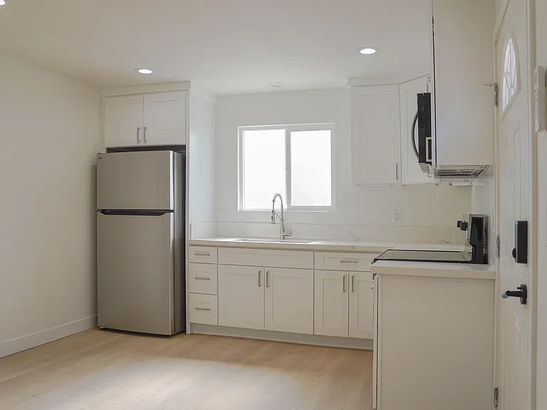 1403 W Elder Ave #A — Photo 4