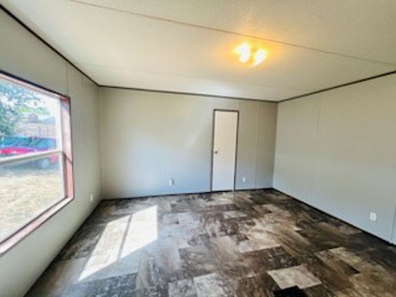 3rd image of 504 W Alabama Ave