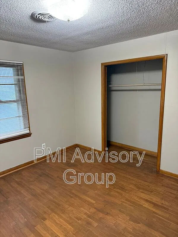 2 bed, 1.0 bath, 1040 sqft, $1,075 — Photo 1