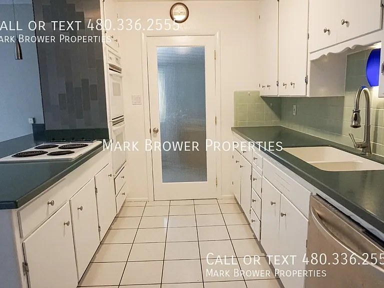 332 E Pierce St — Photo 5