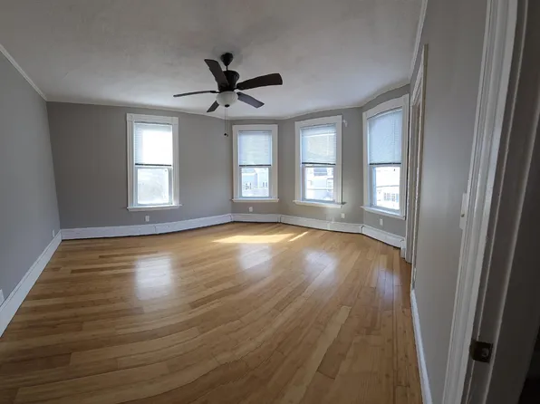 135 Maplewood Ave #2, Gloucester, MA 01930