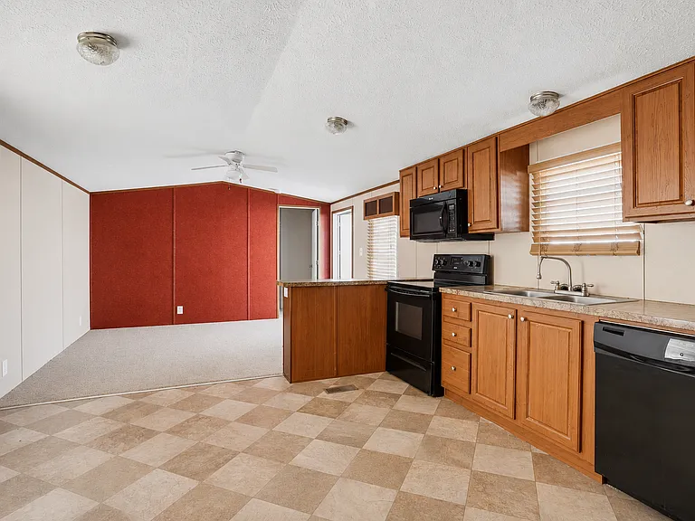 996 Margarita St — Photo 17