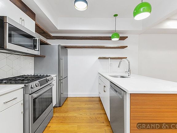 4th image of 385 Jefferson Ave #A
