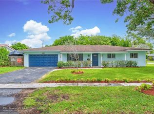 7061 NW 10th Pl, Plantation, FL 33313