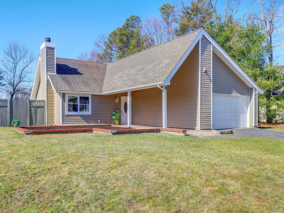 1st image of 16 Glenmere Ln