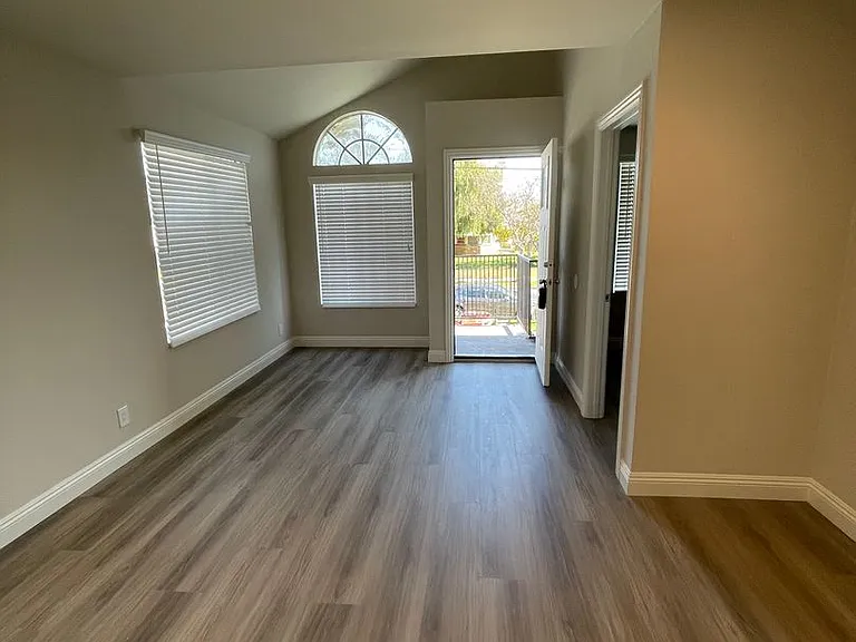 925 S Benito Ave — Photo 4