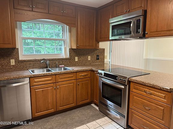 5th image of 8468 PHILROSE Drive W